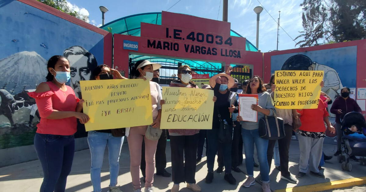 Padres Protestan Contra Docente Que Falta Constantemente A Colegio De