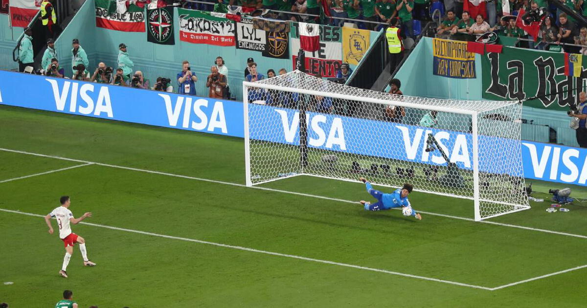 M Xico Vs Polonia Guillermo Ochoa Le Ataja El Penal A Robert