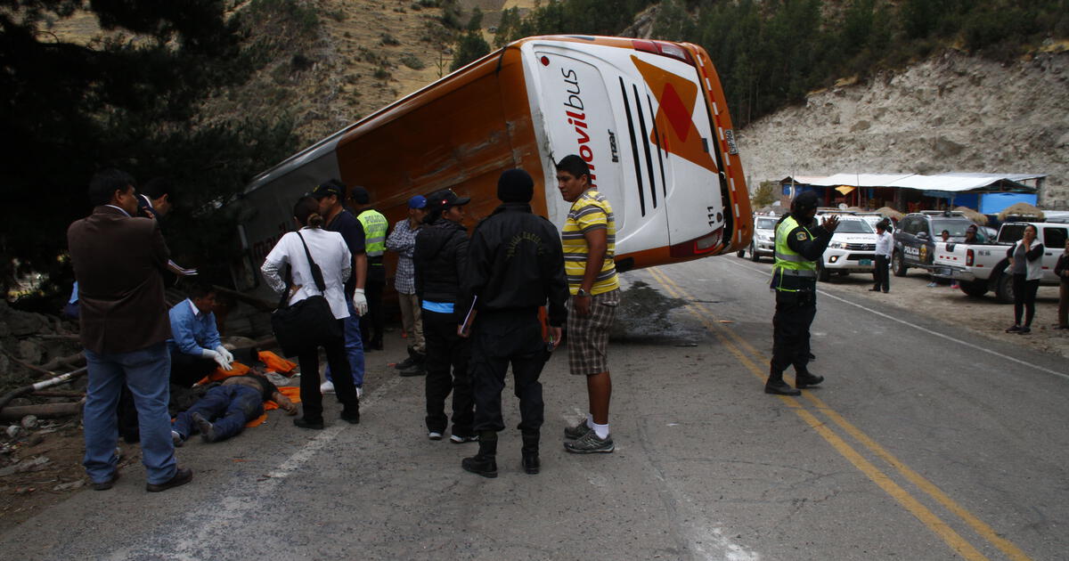 Cinco fallecidos y más de diez heridos por despiste de un bus en