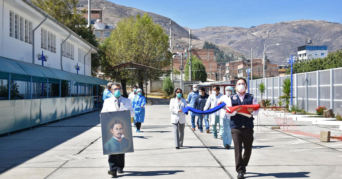 Ncash Izan Banderas A Media Asta En Memoria De M Dicos Fallecidos Por