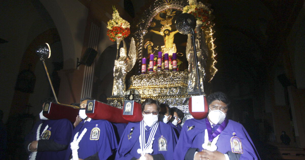 Señor de los Milagros cada cargador levantaría casi 60 kilos al