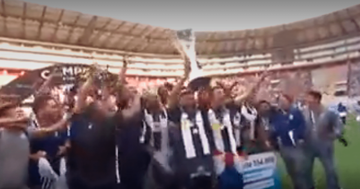 Alianza Lima Campe N As Levantaron El Trofeo De La Liga Betsson