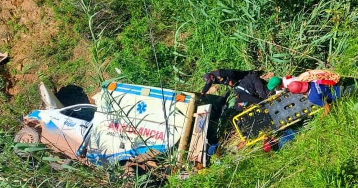 La Libertad Ambulancia Cae A Abismo Y Deja Un Muerto Con Heridos