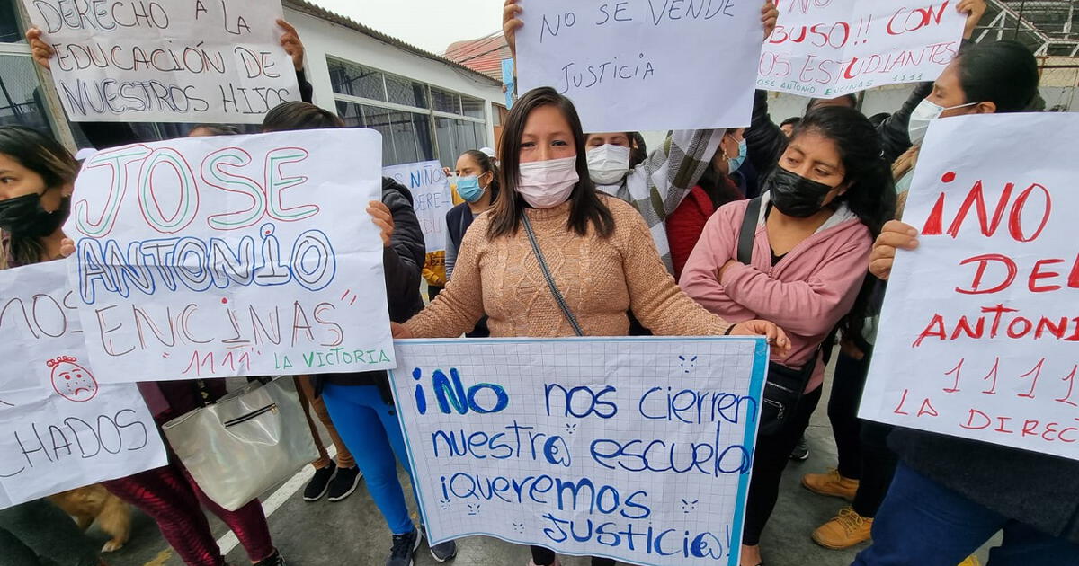 La Victoria Madres Toman Colegio En Protesta Y Acusan A Directora De