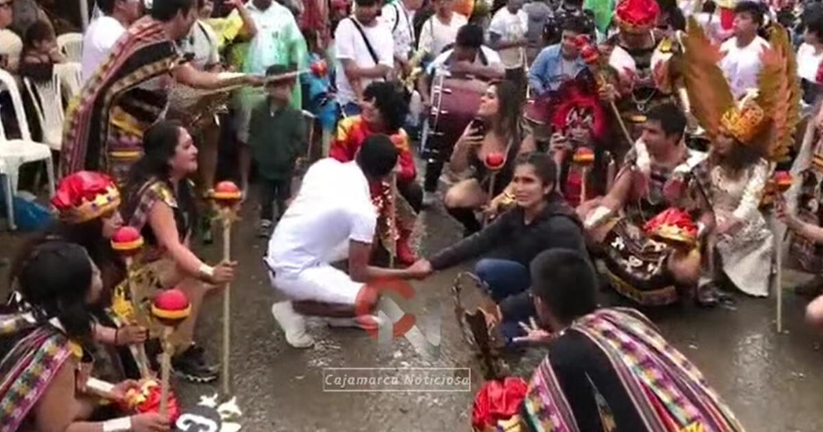 Carnaval De Cajamarca Hermoso Detalle La Propuesta De Matrimonio Que