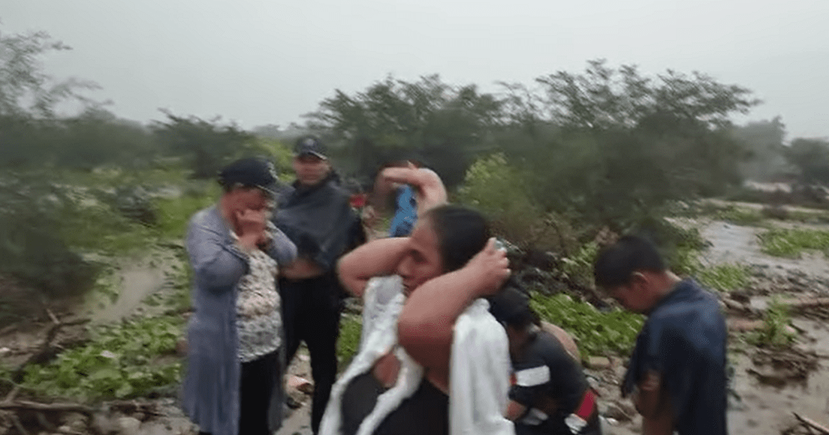 Lluvias En Piura Familias De Morrop N Quedan Atrapadas En R O Y Claman