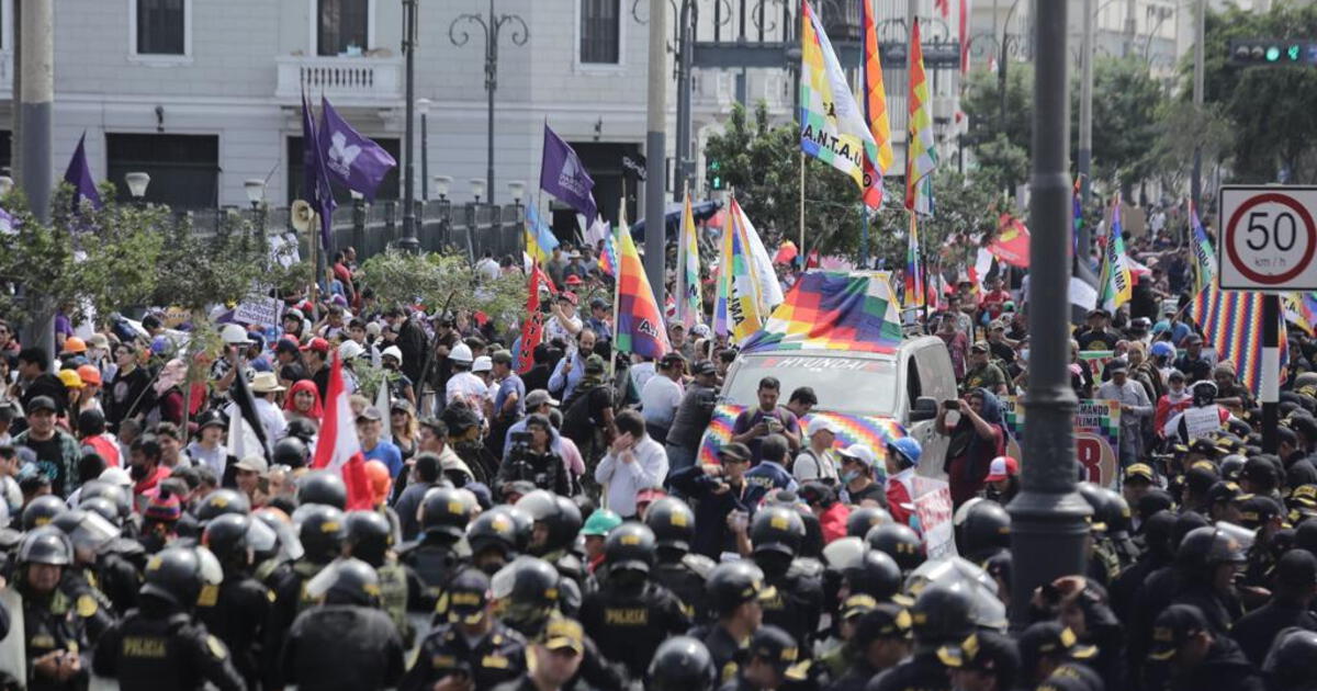 Consejo de la Prensa Peruana exige sanción a policías por bloquear