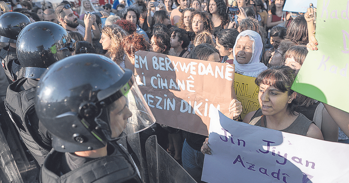 Irán impide conmemorar un año de la muerte de Mahsa Amini protestas