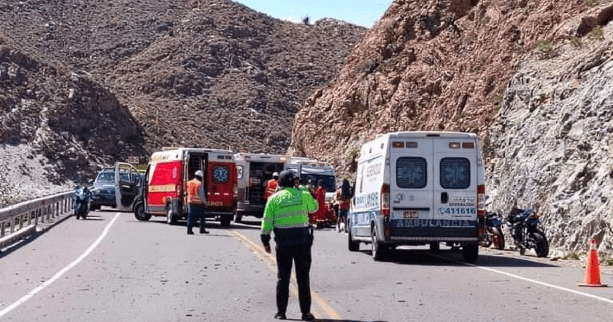 Arequipa Choque Frontal Entre Motocicletas Deja 1 Muerto Y 1 Herido