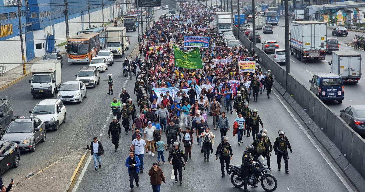 Vecinos De Carabayllo Protestan Por Falta De Agua Y Alcantarillado No