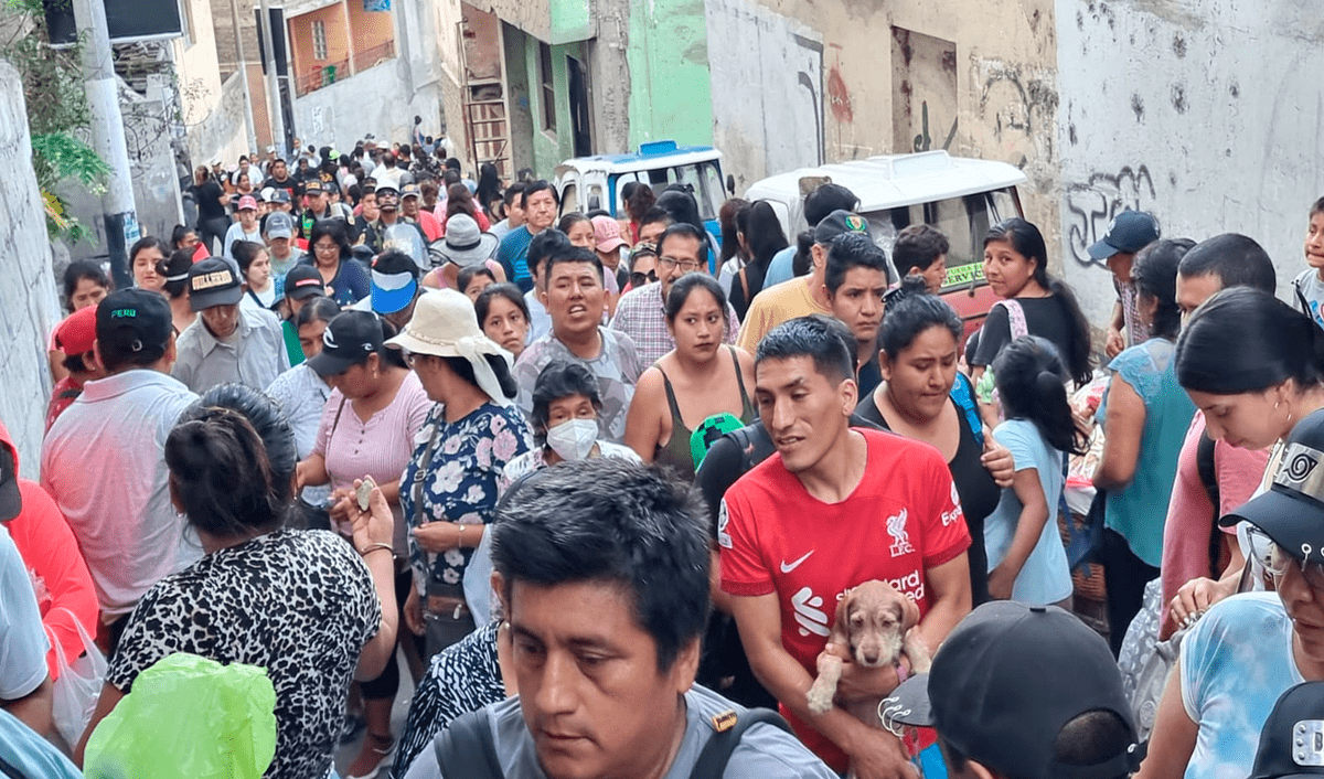 Viernes Santo familias acuden al cerro San Cristóbal para recorrer