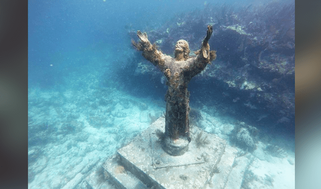 Facebook Viral Buzo Descubre Misteriosa Estatua En Las Profundidades