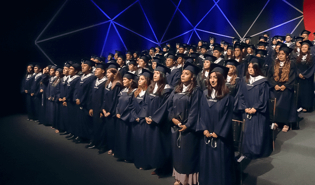 Cibertec luego de tres años se realiza ceremonia de graduación