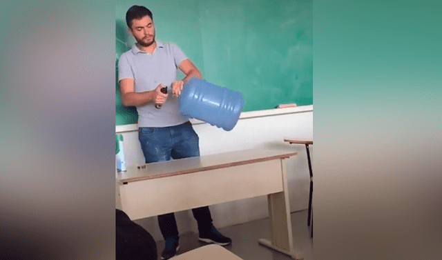 TikTok Viral Profesor sorprende a sus alumnos con increíble