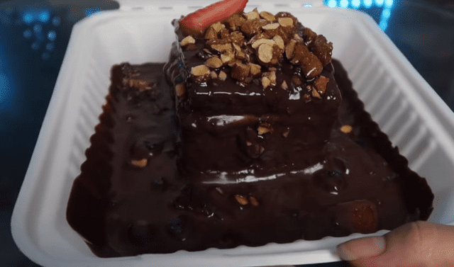 Youtube Viral Pasteler A Peruana Vende Tajada De Torta De Chocolate A