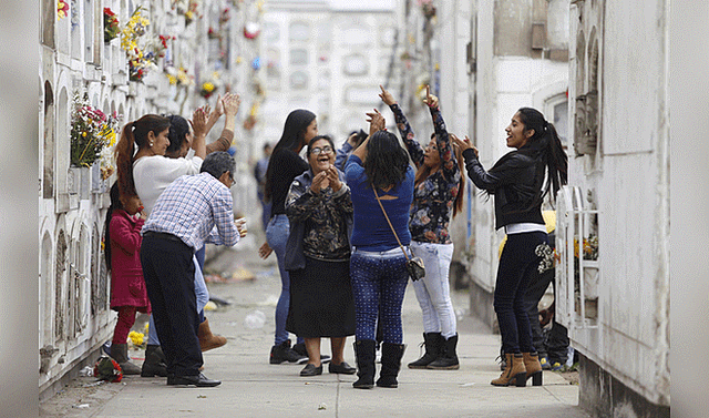 Familias Acuden Masivamente A Cementerios Por El D A Del Padre