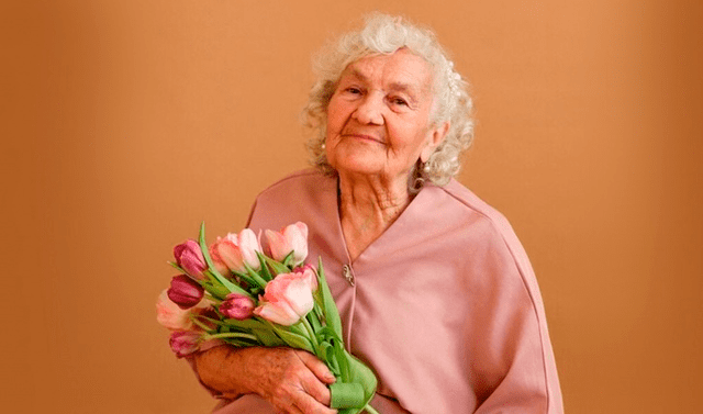 Fotos de abuela de 83 años que superó la COVID 19 terminan en Vogue