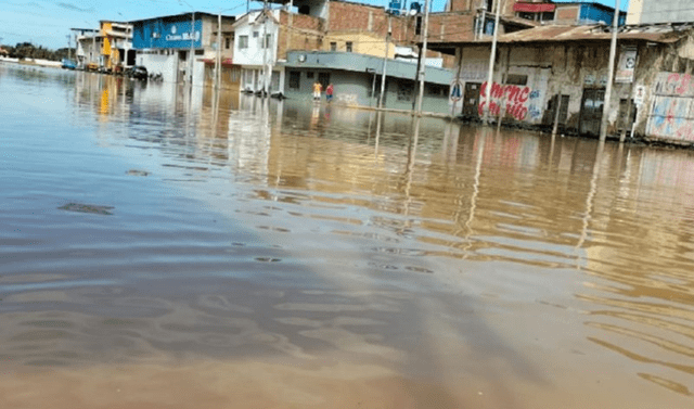 Lluvias en Perú Tumbes río Tumbes se desborda e inunda el centro de