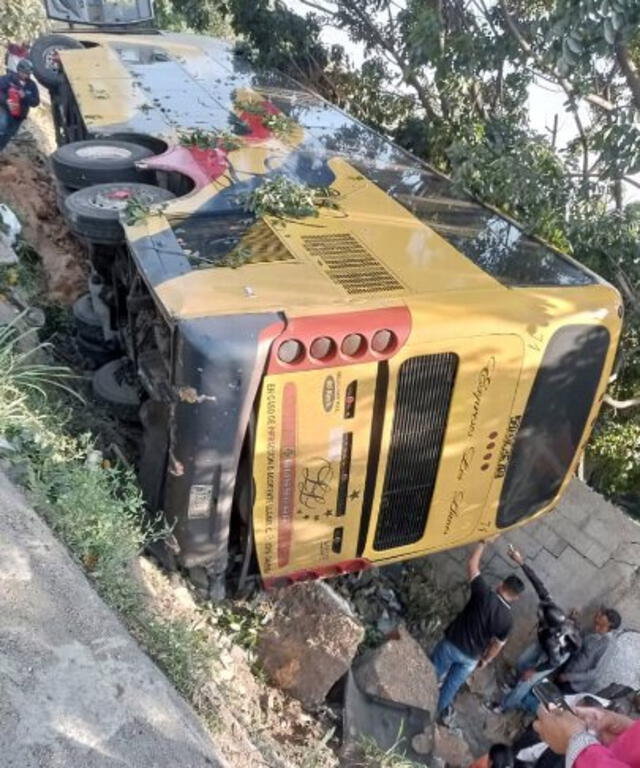 Accidente En Taz N Hoy Qu Pas Con El Autob S Lleno De Pasajeros Que