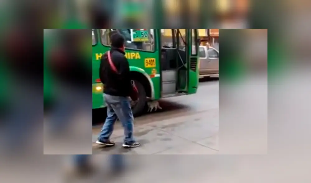 El video viral de Facebook muestra el momento en que un gato intenta suicidarse tras colocase frente a llanta de bus en Huachipa. El video viral de Facebook muestra el momento en que un gato intenta suicidarse tras colocase frente a llanta de bus en Huachipa.