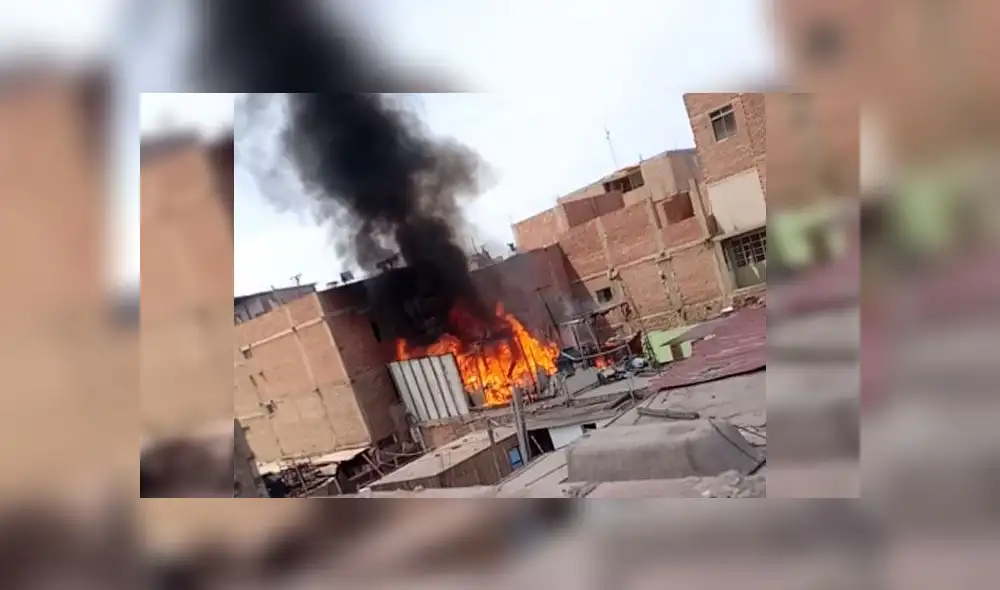 Bomberos demoraron 30 minutos en apagar las llamas.