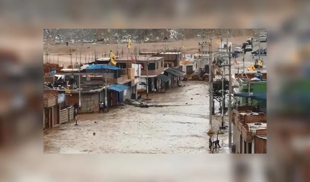 ¡Atención! huaico baja desde Ciudad Nueva en Tacna