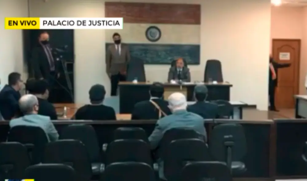 Ronaldinho sale libre en Paraguay tras permanecer detenido más de 5 meses. Ronaldinho sale libre en Paraguay tras permanecer detenido más de 5 meses.