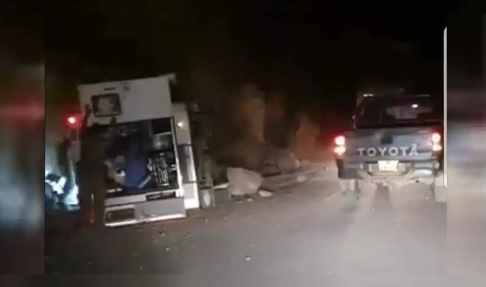 Ambulancia del Ejército Peruano sufrió accidente en la vía Huarocondo en Cusco. No hubo heridos. Ambulancia del Ejército Peruano sufrió accidente en la vía Huarocondo en Cusco. No hubo heridos.