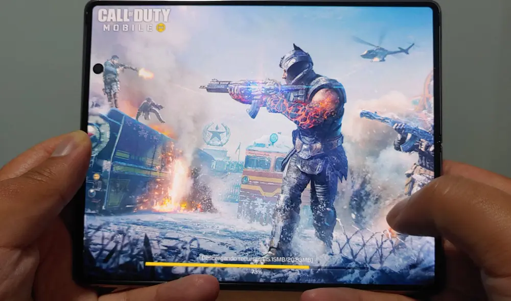 Jugando Call of Duty en el Samsung Galaxy Z Fold 2 5G. Foto: Edson Henriquez.