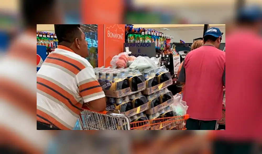 México: compradores vacían anaqueles de licores pese a ley seca por coronavirus  [VIDEO]