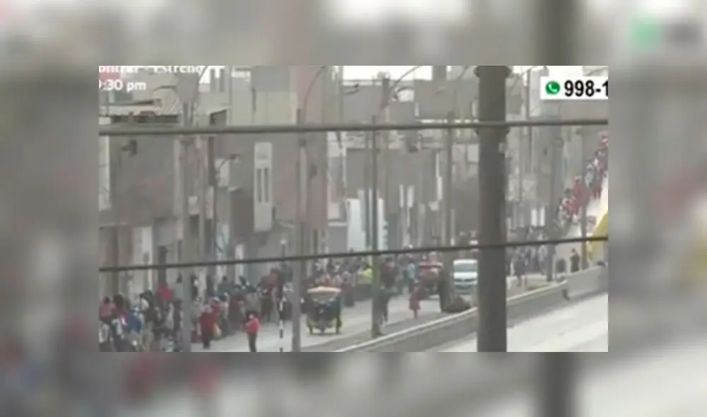 El escenario en las inmediaciones del mercado Huamantanga se repite desde hace tres días. Foto: Captura/América