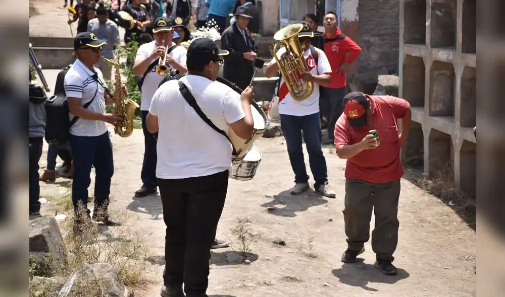 VMT: cementerio se convierte en reunión y tradición familiar [FOTOS]