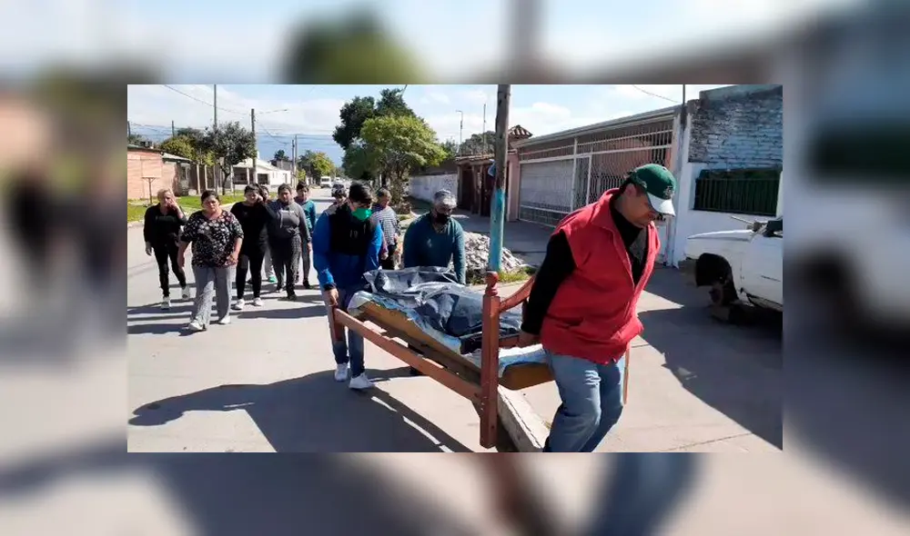 Hombre murió tras ser atropellado y ante la falta de espacio en la morgue, su familia lo llevó a su vivienda. Foto: Todo Noticias