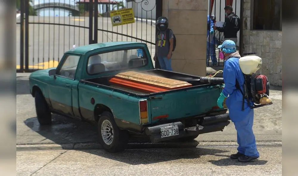 Féretros con fallecidos que debían ser recogidos por las autoridades para ser enterrados. Foto: EFE. Féretros con fallecidos que debían ser recogidos por las autoridades para ser enterrados. Foto: EFE.