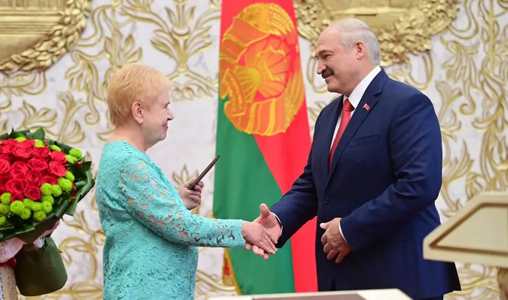 Alexánder Lukashenko asumió este miércoles el cargo de presidente de Bielorrusia. Foto: EFE