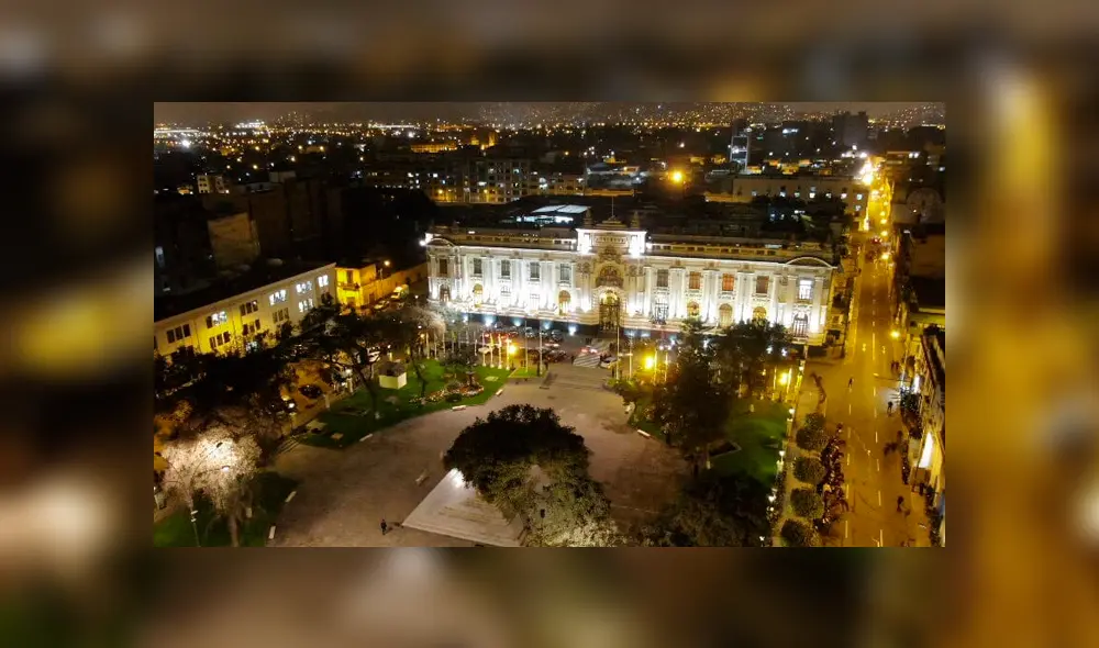 Los ciudadanos se dirigen al Congreso de la República. Foto: La República. Los ciudadanos se dirigen al Congreso de la República. Foto: La República.