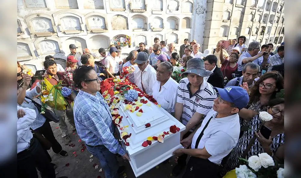 Ultimo adiós al maestro César Lévano [FOTOS] 