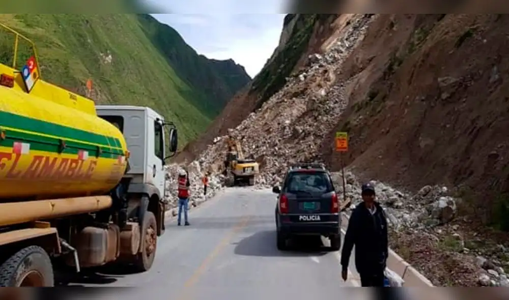Bloqueo de vías por deslizamientos en Anta podrían durar hasta cuatro días.