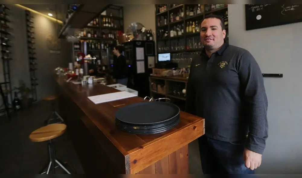 Mantienen relaciones sexuales en el baño de una vinoteca y agreden al dueño Mantienen relaciones sexuales en el baño de una vinoteca y agreden al dueño