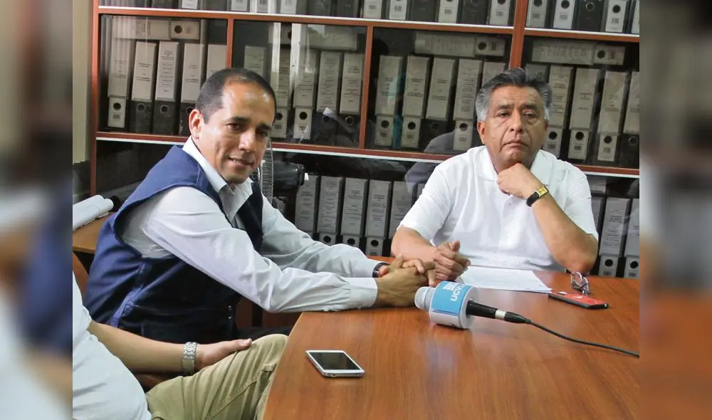 25-09-15 EL ALCALDE ING. DAVID CORNEJO CHINGUEL EN EL CENTRO DE GESTION TRIBUTARIA CGT JUNTO A NILTON MONJE SAMPEN JUAN CARLOS PEREZ BAUTISTA OCTAVIO ROMERO ROMERO CHICLAYO 25-09-15 EL ALCALDE ING. DAVID CORNEJO CHINGUEL EN EL CENTRO DE GESTION TRIBUTARIA CGT JUNTO A NILTON MONJE SAMPEN JUAN CARLOS PEREZ BAUTISTA OCTAVIO ROMERO ROMERO CHICLAYO