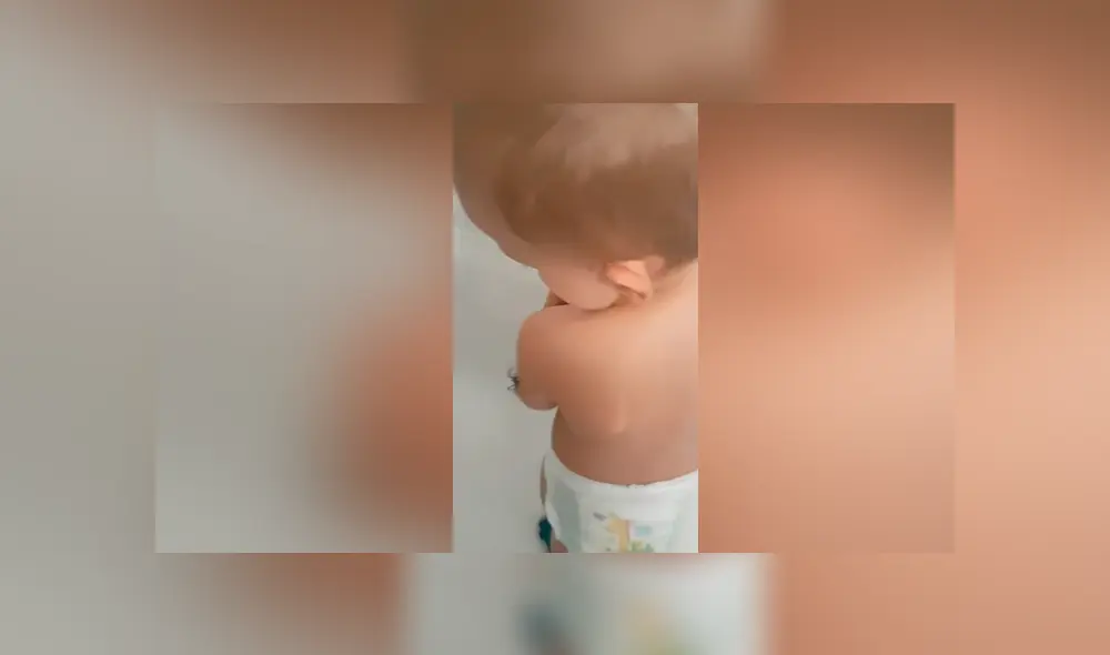 Facebook viral: bebé descubre que enorme araña caminaba por su brazo y tiene insólita reacción Facebook viral: bebé descubre que enorme araña caminaba por su brazo y tiene insólita reacción