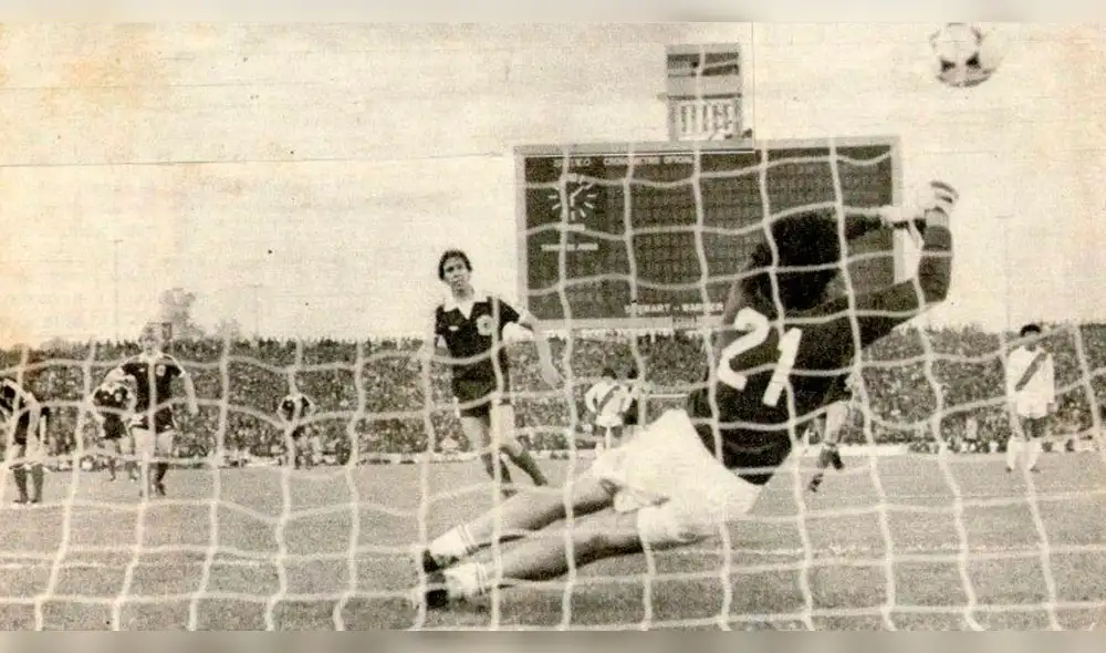 Selección peruana: Ramón Quiroga confesó que tapó un penal con el dedo roto.