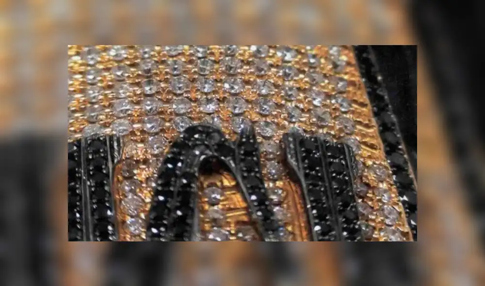 Pistola con incrustaciones de diamantes del Chapo Guzmán fue presentada en juicio [FOTOS]