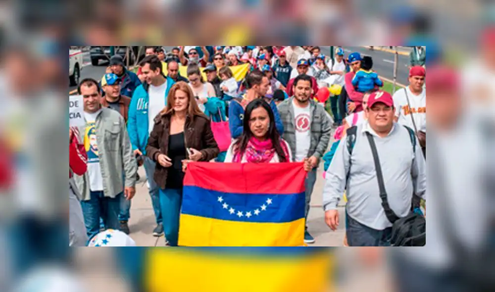 Facebook viral: venezolano en Perú escribe mensaje contra Nicolás Maduro en su mototaxi [FOTOS]