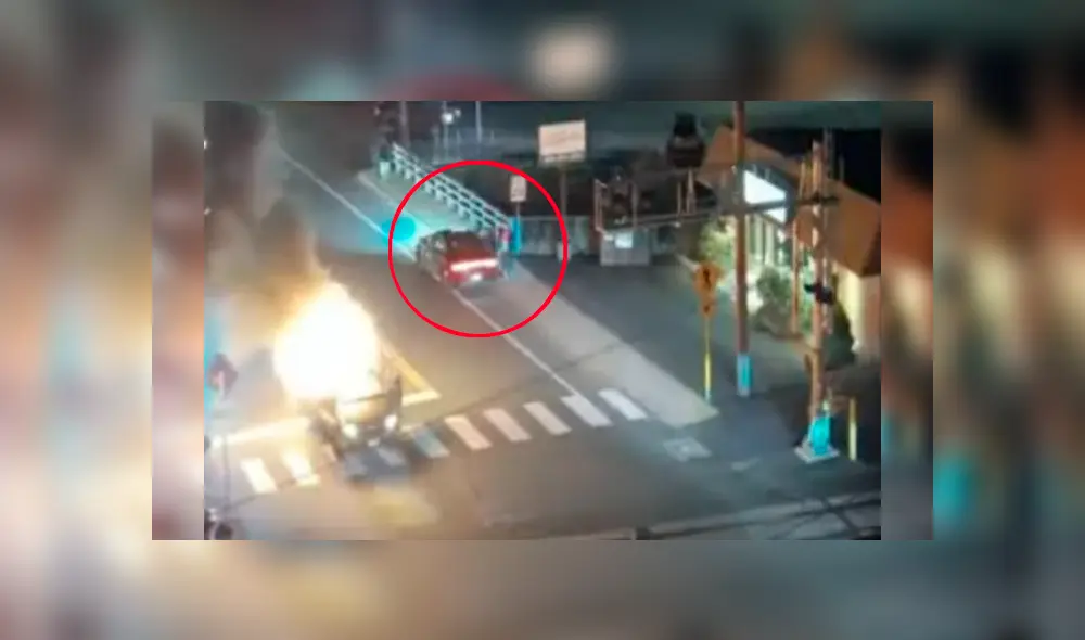 Video es viral en YouTube. El impactante episodio quedó registrado por las cámaras de seguridad de la calle, que grabaron la hazaña del hombre Video es viral en YouTube. El impactante episodio quedó registrado por las cámaras de seguridad de la calle, que grabaron la hazaña del hombre