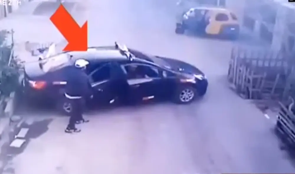 Ladrones se movilizaban en un auto con casquete de taxi. Foto: captura de ATV Noticias Ladrones se movilizaban en un auto con casquete de taxi. Foto: captura de ATV Noticias