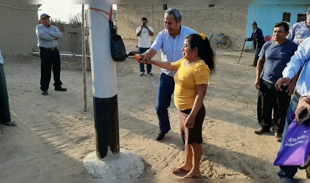Alcalde junto a otros funcionarios dieron inicio al proyecto de energía. Alcalde junto a otros funcionarios dieron inicio al proyecto de energía.