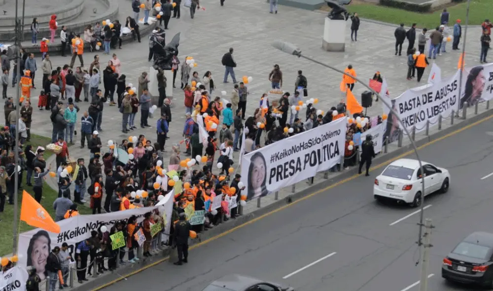 Fujimoristas atacaron a equipo de prensa. Foto: La República Fujimoristas atacaron a equipo de prensa. Foto: La República