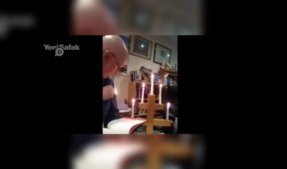 Video es viral en YouTube. El religioso invitaba a la reflexión a sus fieles cuando se percató de que había fuego en la parte trasera de su hombro. Video es viral en YouTube. El religioso invitaba a la reflexión a sus fieles cuando se percató de que había fuego en la parte trasera de su hombro.