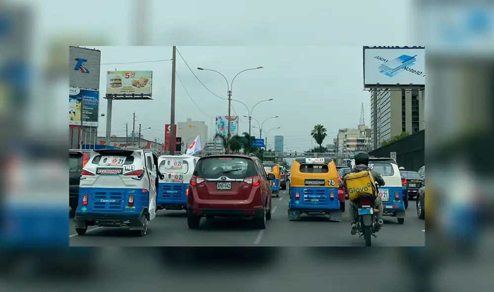Mototaxis de Frente Amplio en J. Prado Mototaxis de Frente Amplio en J. Prado